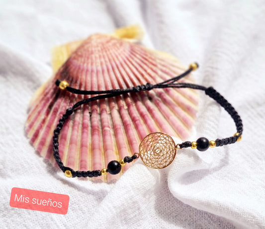 Makramee-Armband mit filigranem Verbinder