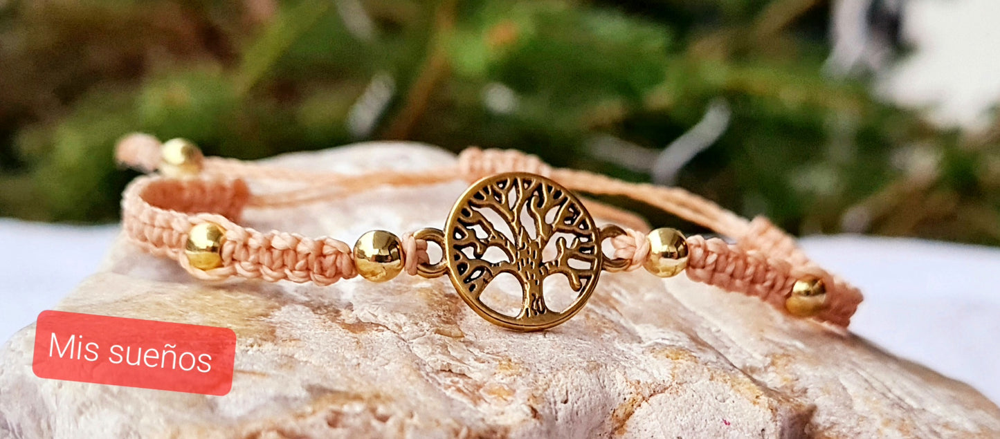 Makramee-Armband mit Lebensbaum
