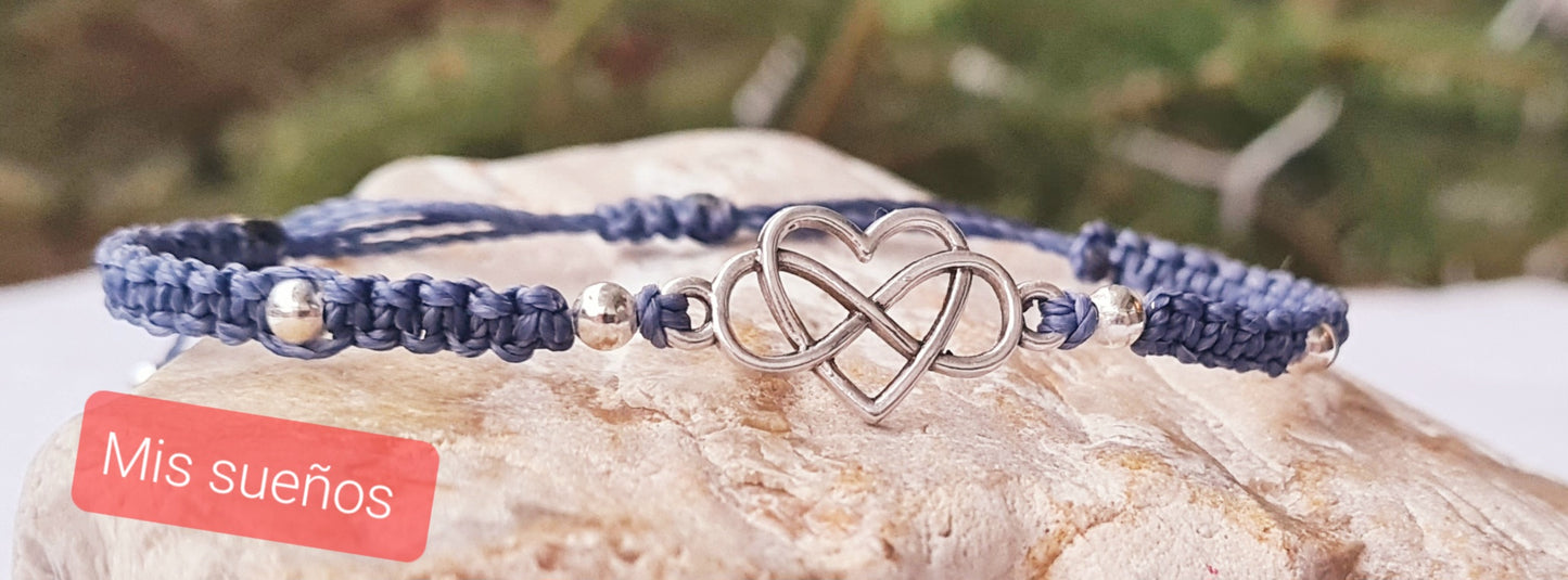 Makramee-Armband mit Unendlichkeitsherz
