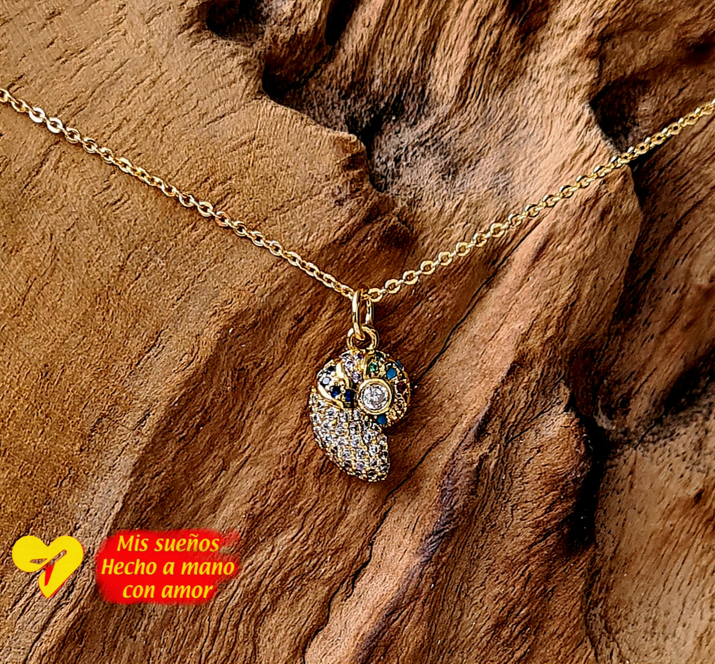 Muschel mit bunten Zirkonia