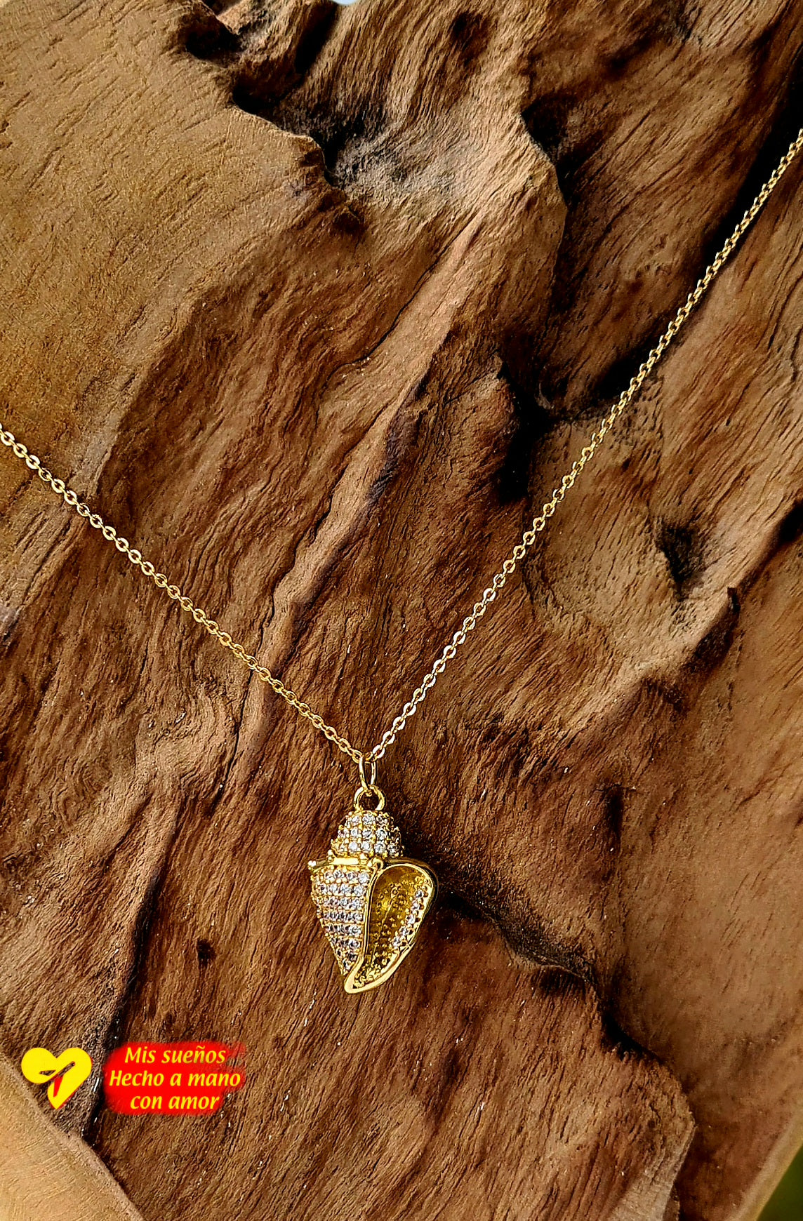 Muschel mit kleinen Zirkonia