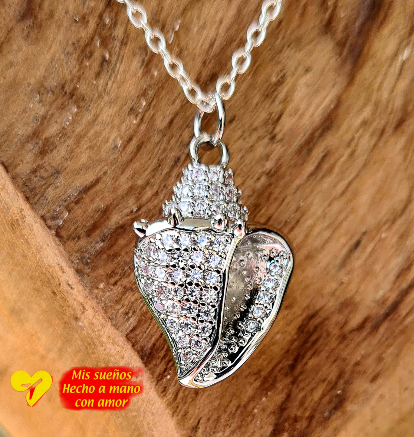 Muschel mit kleinen Zirkonia