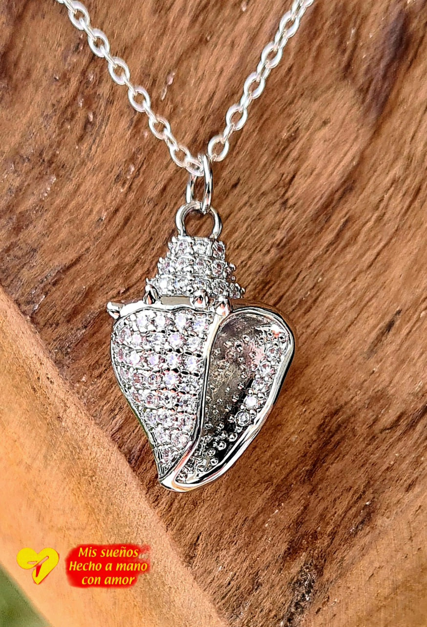 Muschel mit kleinen Zirkonia