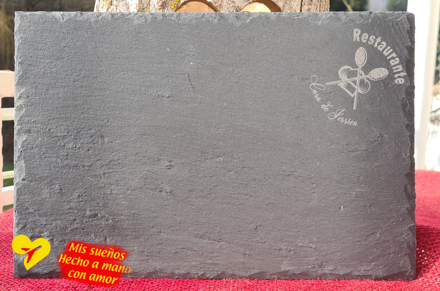Logo auf Schiefertafel