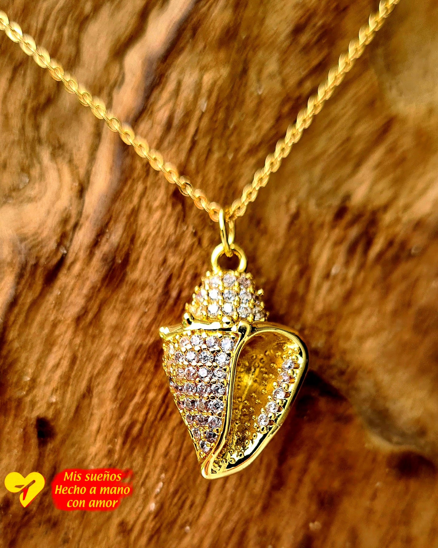 Muschel mit kleinen Zirkonia